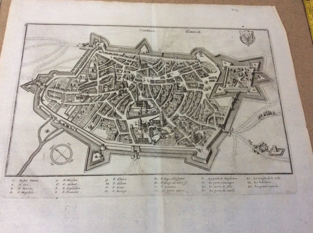 Plano y vista panorámica de la ciudad de Cambray (Francia),  1655. Merian