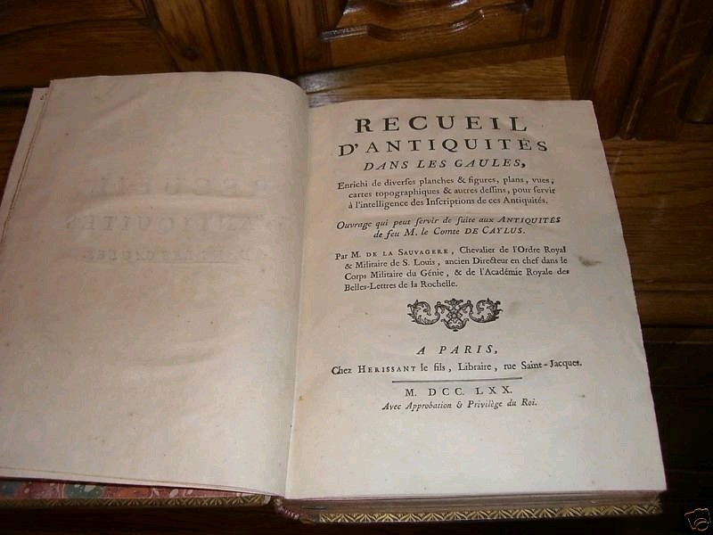 RECUEIL D ANTIQUITES DANS LES GAULLES, 1770. Le Sauvagere. 29 grabados